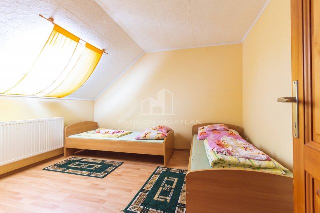 Eladó családi ház, Kehidakustányban 199 M Ft, 10 szobás