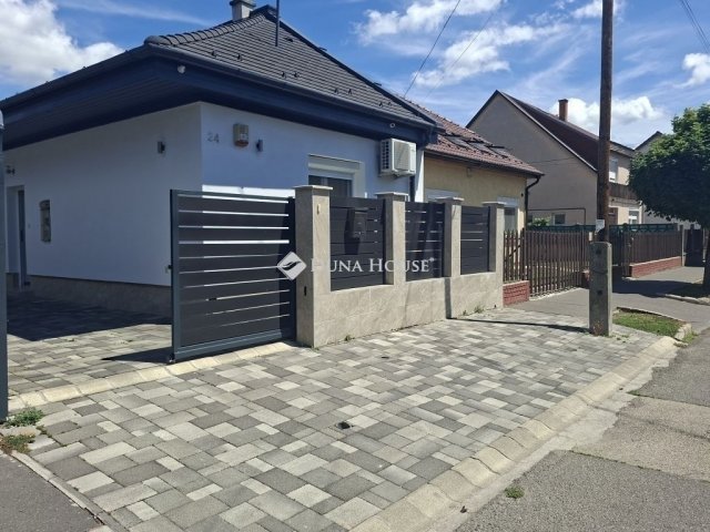 Eladó családi ház, Budapesten, XV. kerületben 110 M Ft, 2 szobás