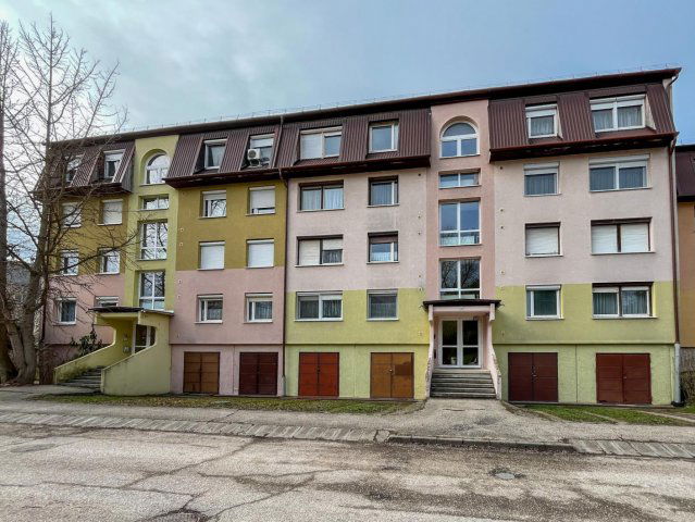 Kiadó panellakás, albérlet, Tatán 120 E Ft / hó, 1 szobás