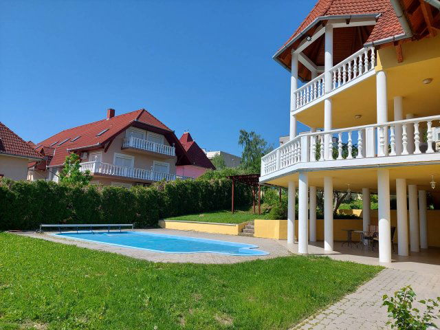 Eladó családi ház, Hévízen 319.16 M Ft, 12 szobás