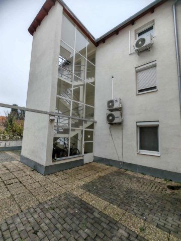 Eladó téglalakás, Pécsett 46.9 M Ft, 3+2 szobás