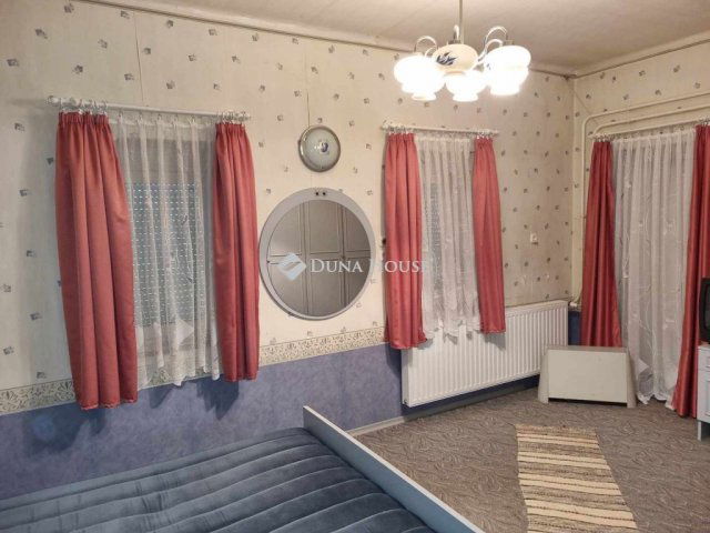 Eladó üzlethelyiség, Szentlőrincen 85 M Ft, 4 szobás