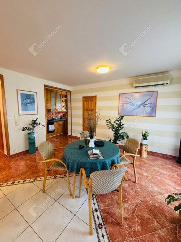 Eladó téglalakás, Szegeden 99.9 M Ft, 4 szobás