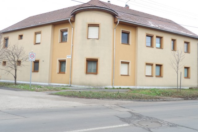 Eladó családi ház, Szegeden 400 M Ft, 8 szobás
