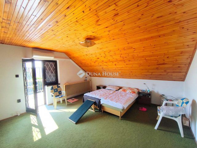 Eladó családi ház, Balatonfüreden 300 M Ft, 1 szobás