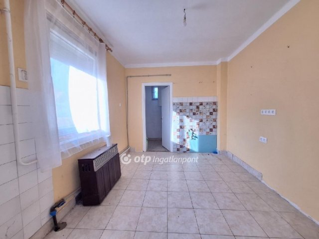 Eladó családi ház, Bucsán 12.6 M Ft, 2 szobás