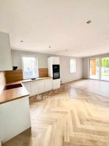 Eladó ikerház, Egerben 98.9 M Ft, 3+1 szobás