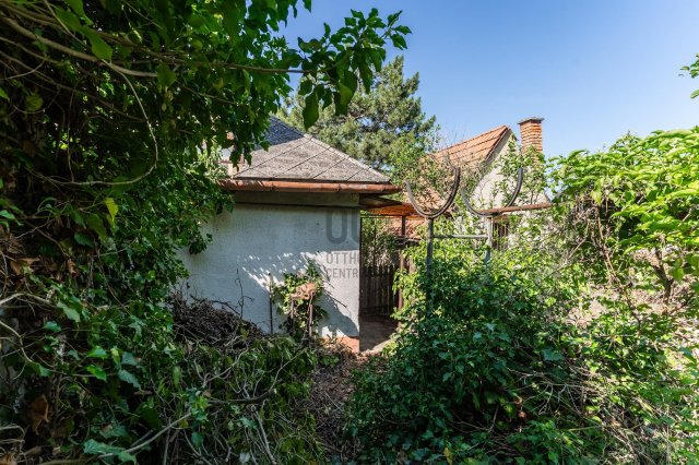 Eladó családi ház, Szekszárdon 8.4 M Ft, 2 szobás
