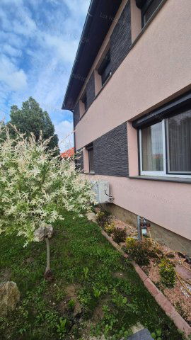 Eladó családi ház, Oroszlányban 120 M Ft, 5 szobás