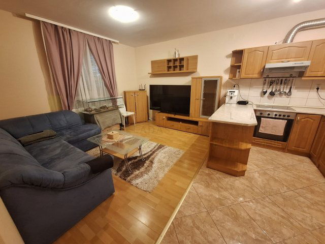 Kiadó téglalakás, albérlet, Szegeden, Avar utcában, 1+2 szobás
