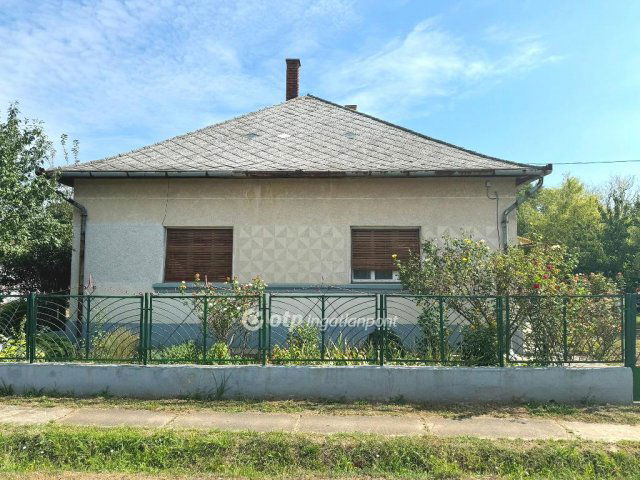 Eladó családi ház, Tiszaszőlősön 16.9 M Ft, 3 szobás