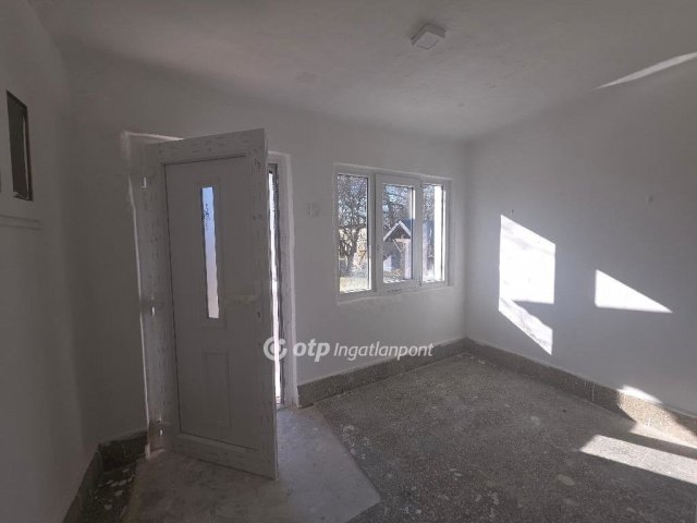 Eladó családi ház, Kispiriten 26.9 M Ft, 4 szobás