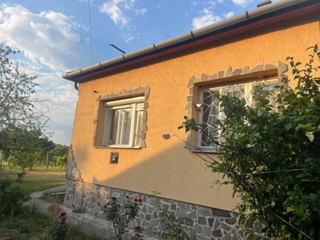 Eladó családi ház, Szabadszálláson 35 M Ft, 3 szobás