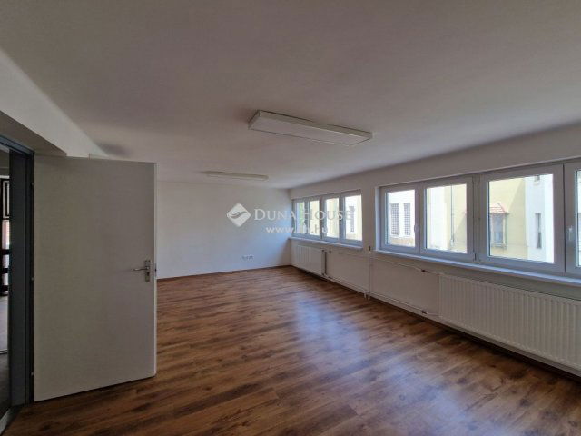 Kiadó iroda, Kecskeméten 1200 E Ft / hó / költözzbe.hu