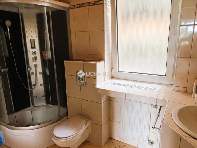 Eladó családi ház, Budaörsön 165 M Ft, 7 szobás