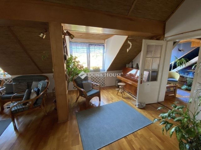 Eladó téglalakás, Pécsett 54.5 M Ft, 4 szobás