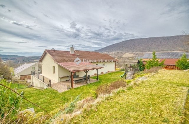 Eladó családi ház, Pilisszentkereszten 289 M Ft, 5 szobás