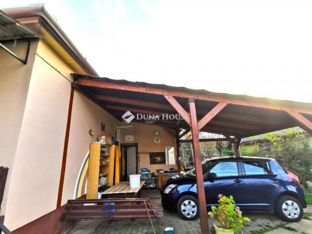 Eladó családi ház, Esztergomban 62.8 M Ft, 3 szobás