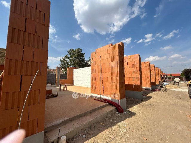 Eladó téglalakás, Balmazújvárosban 92.886 M Ft, 2 szobás