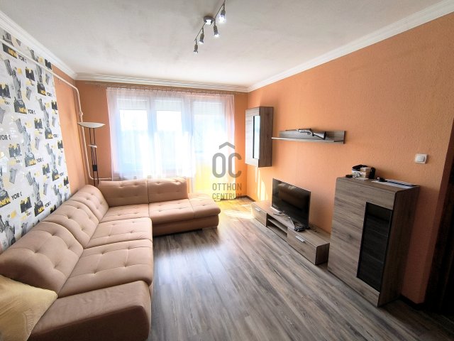 Eladó panellakás, Tatabányán 39.8 M Ft, 2 szobás