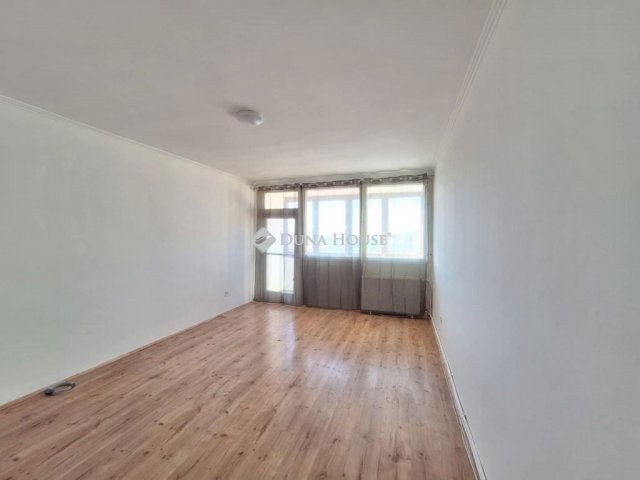 Eladó téglalakás, Pécsett 49.9 M Ft, 2 szobás