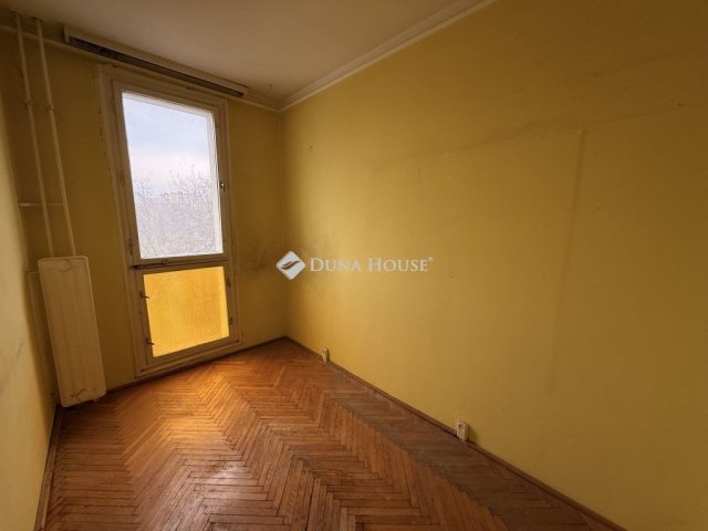 Eladó panellakás, Pécsett 31.9 M Ft, 2 szobás