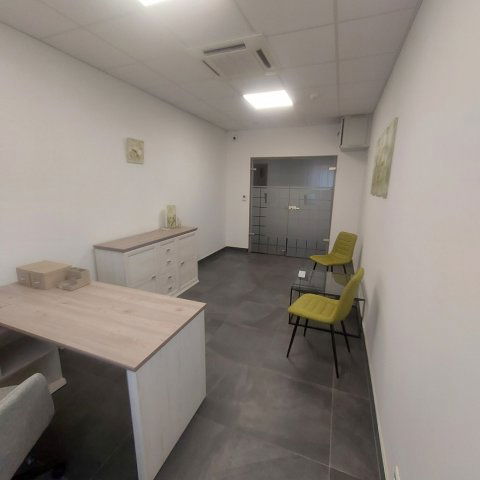 Kiadó iroda, Pilisjászfalun 55 E Ft / hó, 1 szobás