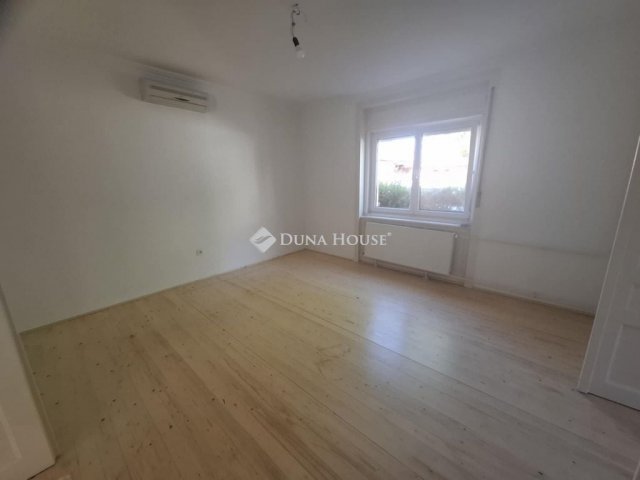 Eladó családi ház, Vecsésen 81.9 M Ft, 5 szobás