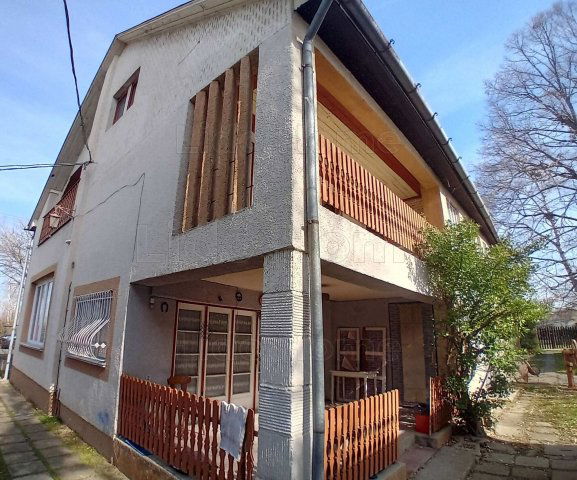 Eladó családi ház, Balatonszárszón 40 M Ft, 19 szobás
