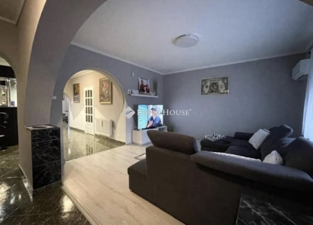 Eladó családi ház, Mohácson 49 M Ft, 4 szobás