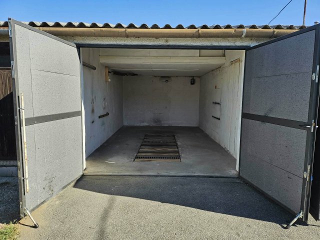 Eladó garázs, Szombathelyen, Újvilág utcában 8.7 M Ft