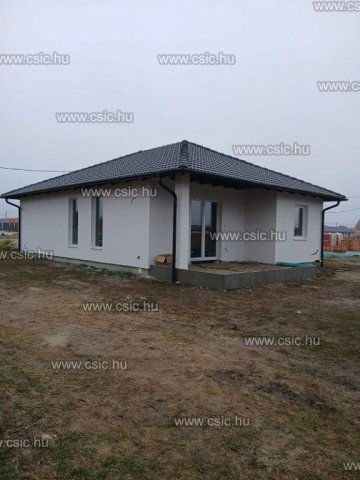 Eladó családi ház, Kiskunlacházán 72.8 M Ft, 4 szobás