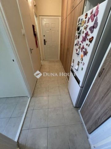 Eladó panellakás, Pécsett 42.9 M Ft, 2 szobás