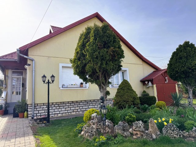 Eladó családi ház, Balatonalmádiban 135 M Ft, 2+1 szobás