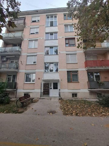 Eladó téglalakás, Oroszlányban 30 M Ft, 1 szobás