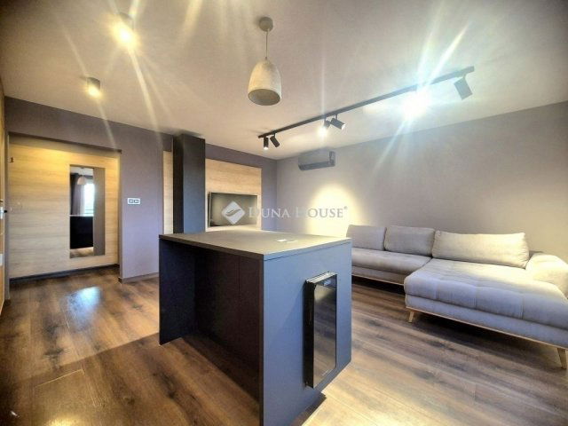 Eladó panellakás, Budapesten, III. kerületben 84.9 M Ft, 3 szobás