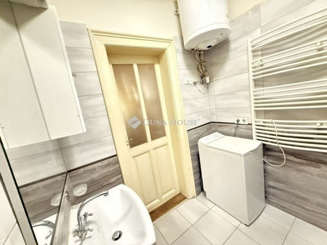 Eladó téglalakás, Budapesten, VIII. kerületben 49.9 M Ft