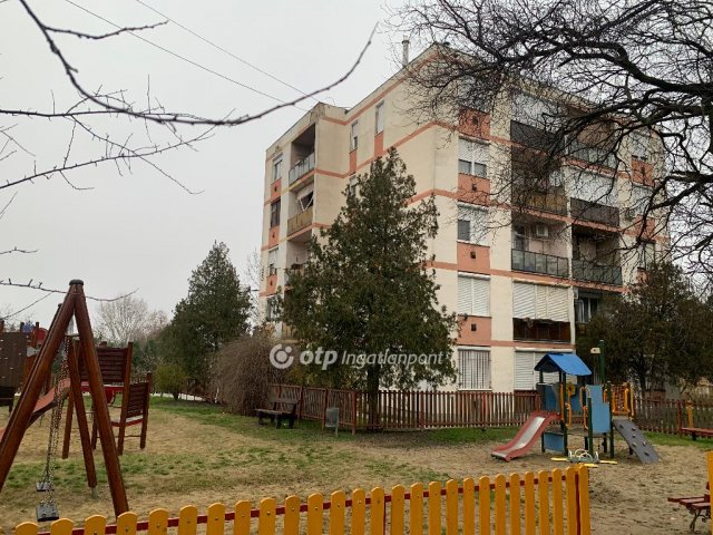 Eladó téglalakás, Törökszentmiklóson 15.8 M Ft, 1 szobás