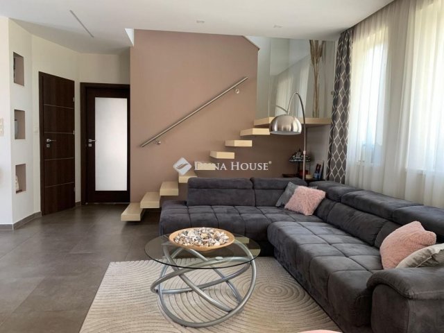 Eladó családi ház, Nyíregyházán 199.9 M Ft, 6 szobás