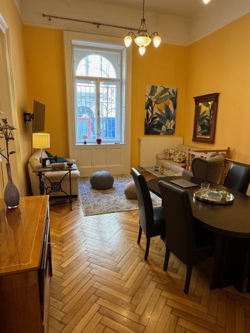 Eladó téglalakás, Budapesten, VI. kerületben, Eötvös utcában