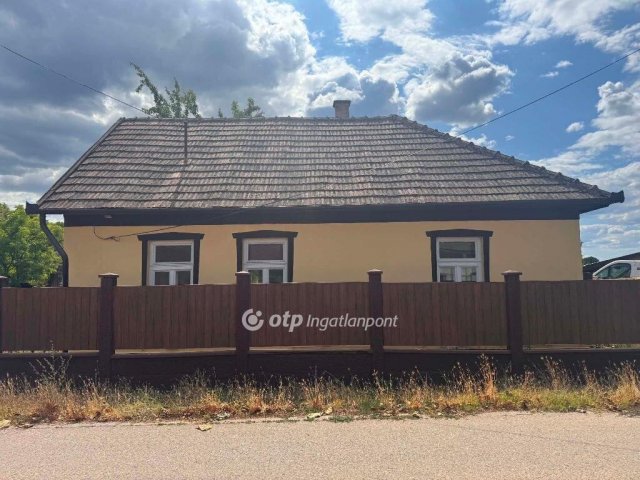 Eladó családi ház, Szentmártonkátán 36.99 M Ft, 2 szobás
