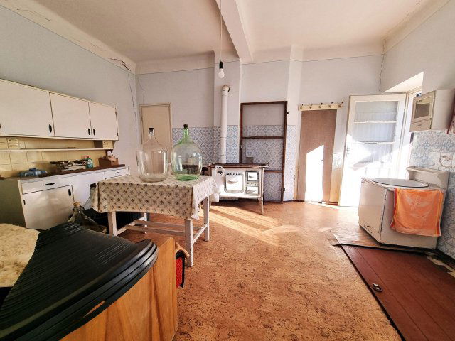 Eladó családi ház, Rajkán 28 M Ft, 3 szobás