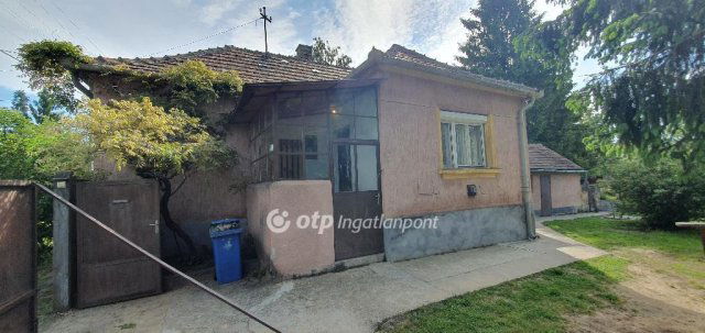 Eladó családi ház, Devecseren 18.9 M Ft, 2 szobás