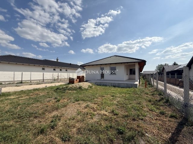 Eladó ikerház, Szigetcsépen 91.9 M Ft, 5 szobás
