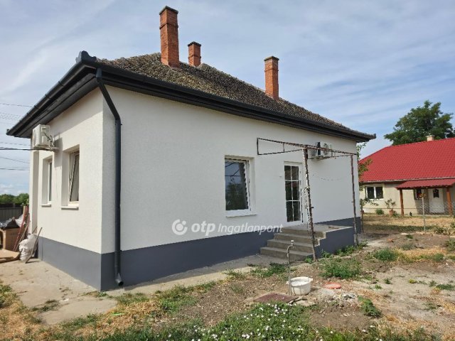 Eladó családi ház, Kisújszálláson 21 M Ft, 2+1 szobás