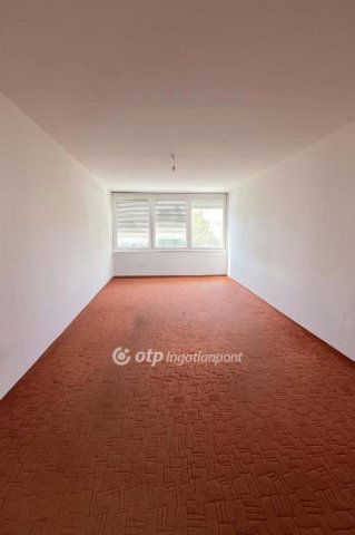 Eladó téglalakás, Egerben 32.5 M Ft, 2 szobás