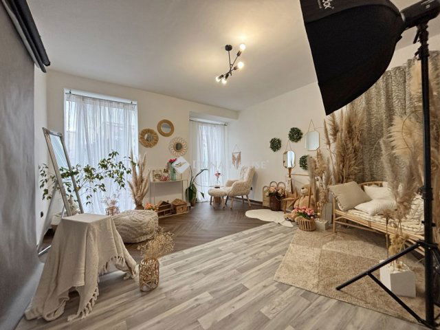 Kiadó iroda, Szombathelyen, Fő téren 90 E Ft / hó