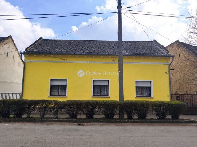 Eladó családi ház, Dombóváron 26.5 M Ft, 2 szobás