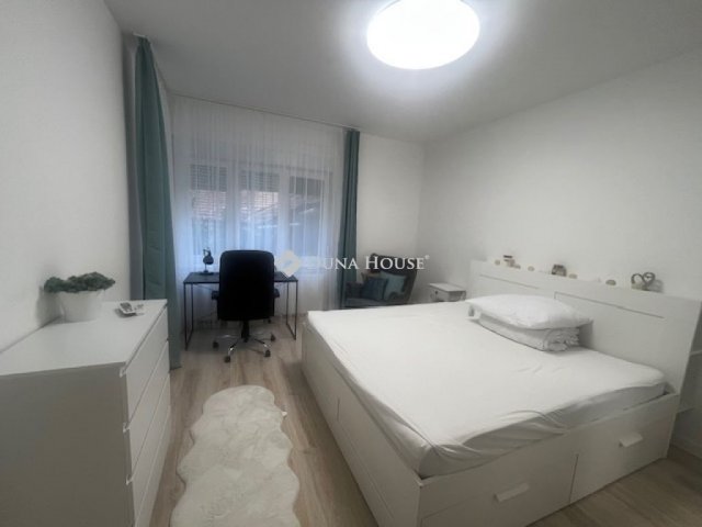 Eladó téglalakás, Pécsett 122 M Ft, 4 szobás