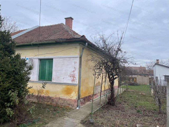 Eladó családi ház, Szolnokon 17.3 M Ft, 2 szobás